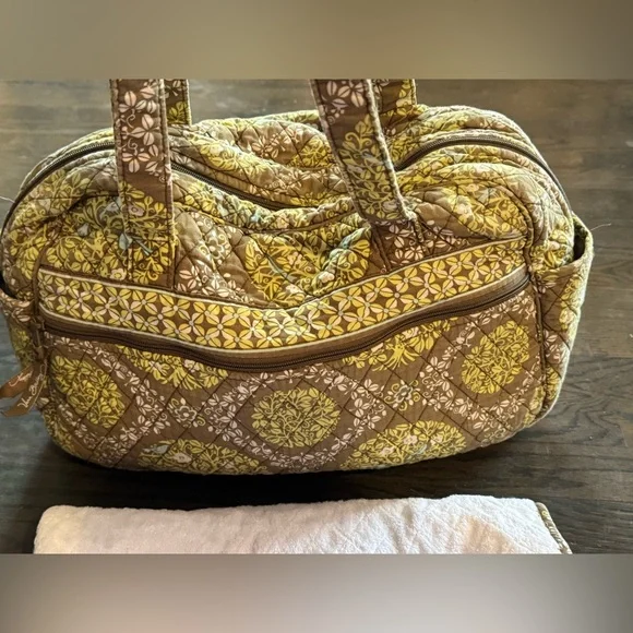 Vera Bradley diaper bag/ changing pad or weekender bag - Picture 5 of 10